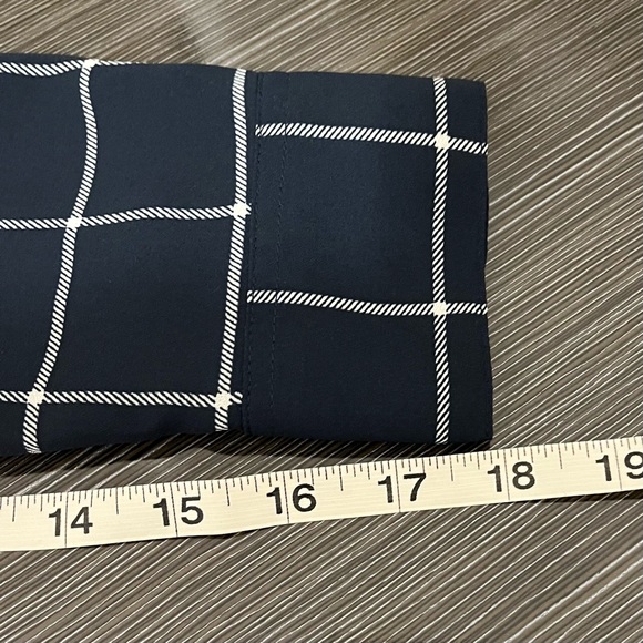 Banana Republic Boyfriend Fit Windowpane Plaid Long Sleeve Top Size S - Picture 11 of 11